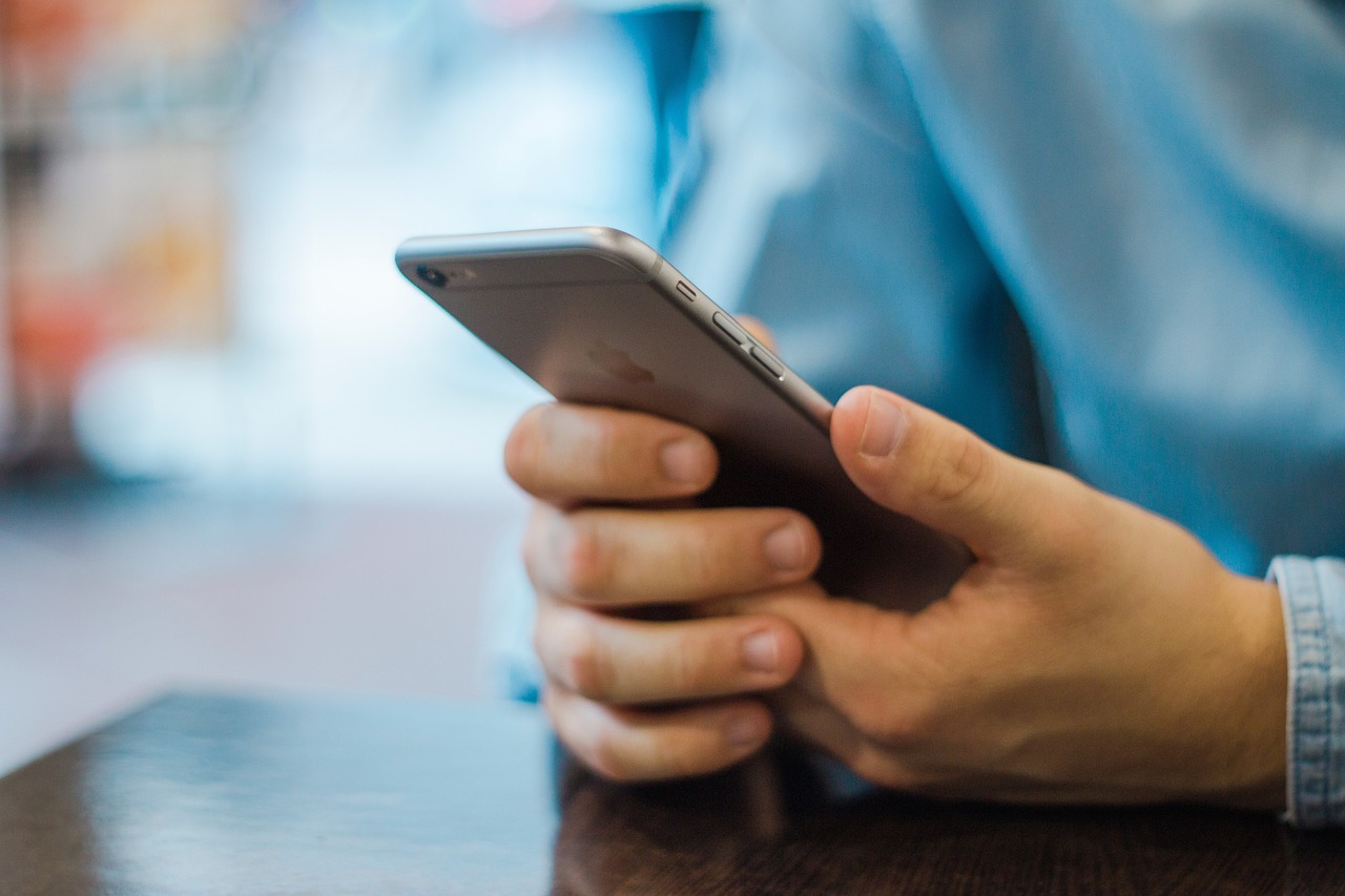 Man holding a cell phone